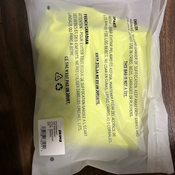 FITS EVERYBODY HIGH-WAISTED SHORT - Picture 4 of 4